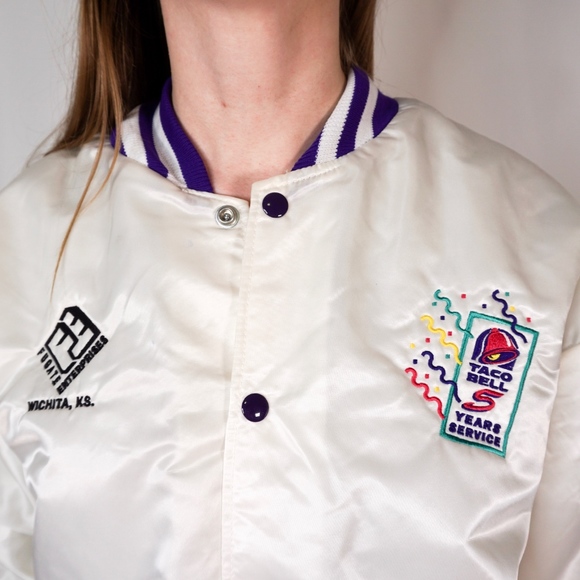Taco Bell Rare White Bomber Jacket 5 Year Embroide - Picture 7 of 8